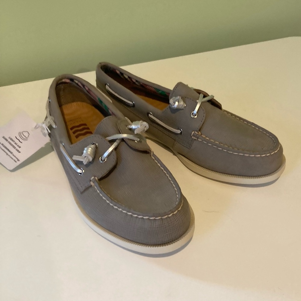 Sperry women's grey textured leather boat shoe NWT